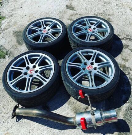 Civic type r ep3 17” 5x114,3 wheels woth Yokohama Parada Spec2 tires