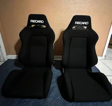 black pair of recap sr3 recap seats
