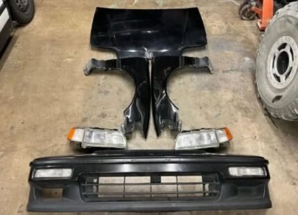 Crx USDM complete front end. All Oem body panels w/ original black paint. Comes with Oem Si front lip.